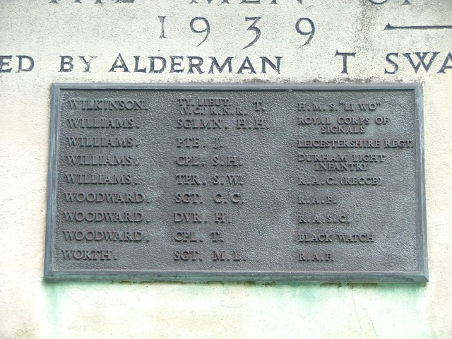 Cenotaph Victoria Park No 4.JPG