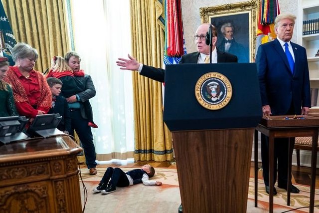 trump gives medal.jpg