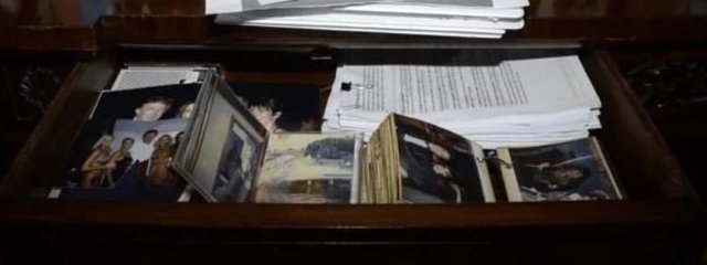 epstein desk.jpg