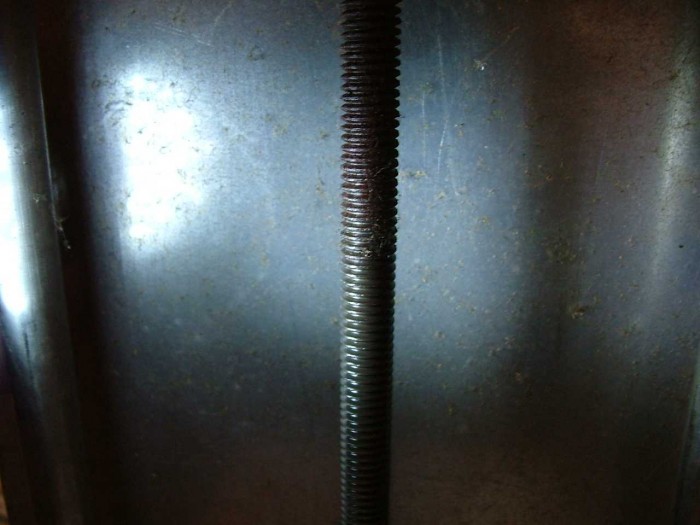 Macro Bench Archimedan Screw Thread.JPG